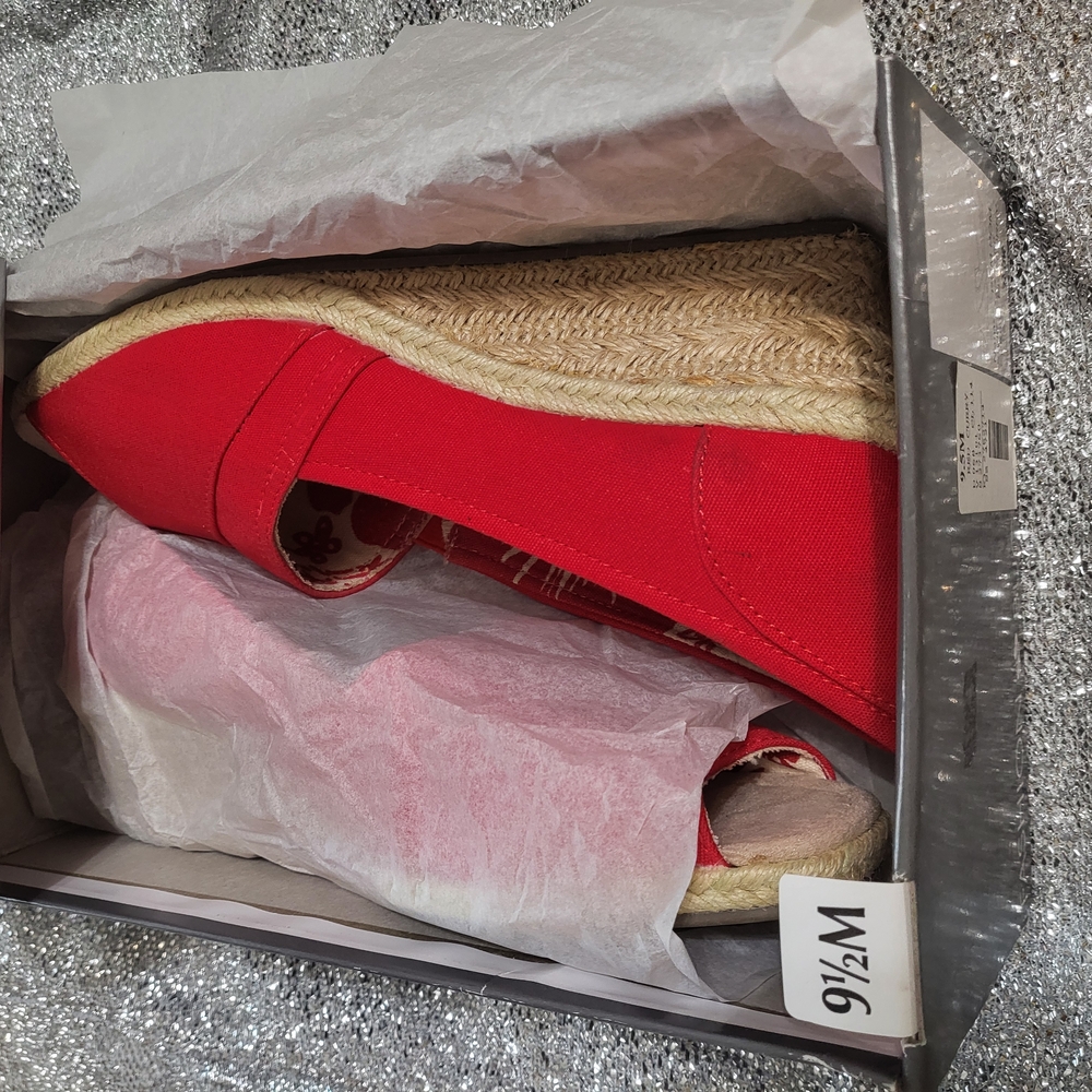 Fashion Bug Red Espadrille Wedge Sandals Size 9.5M NIB - Picture 7 of 8